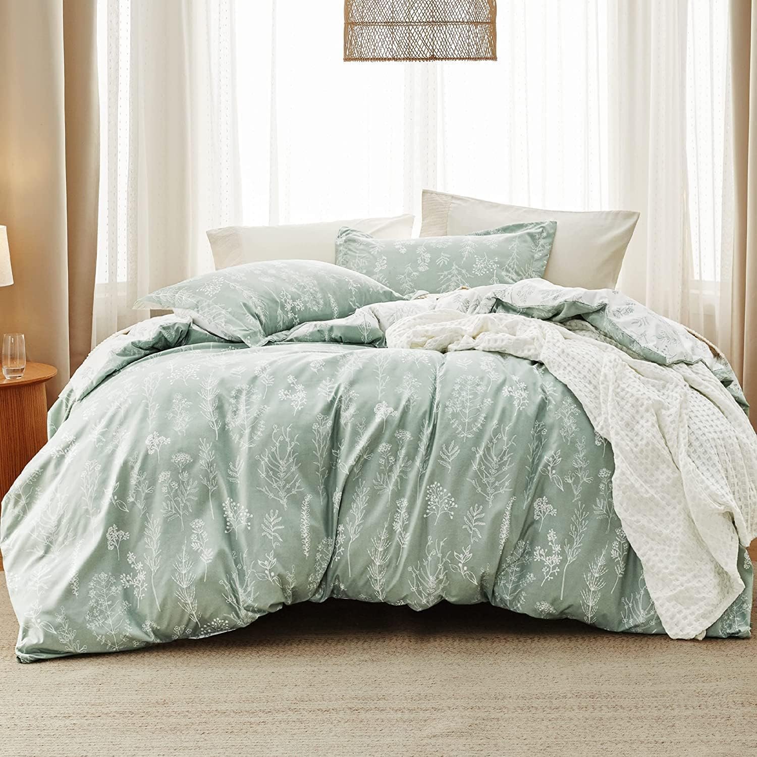 Bedsure Queen Comforter Set – Sage Green Bed Set, 3 Pieces Cute Floral Bedding, 1 Soft Reversible Botanical Flowers Comforter and 2 Pillow Shams